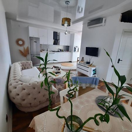 Sofia'S Apartment In Kobuleti Bagian luar foto